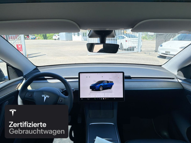TESLA Model Y Long Range AWD-image-14