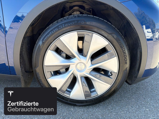 TESLA Model Y Long Range AWD-image-10