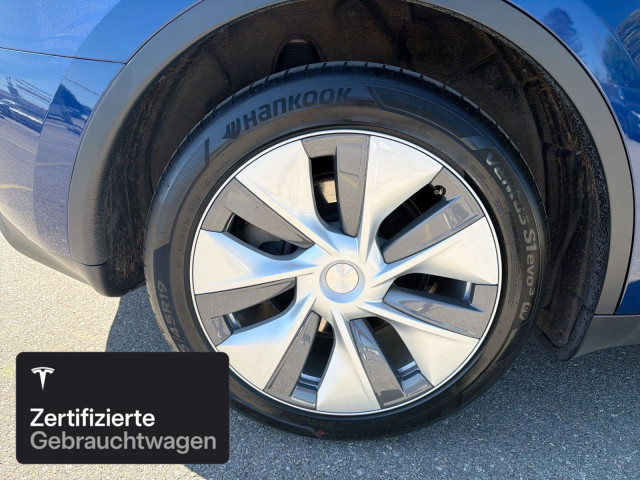 TESLA Model Y Long Range AWD-image-9