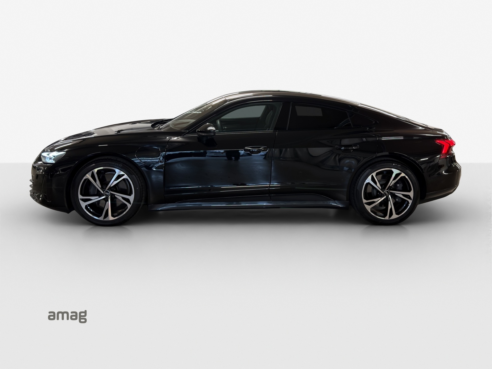 AUDI e-tron GT quattro-image-1