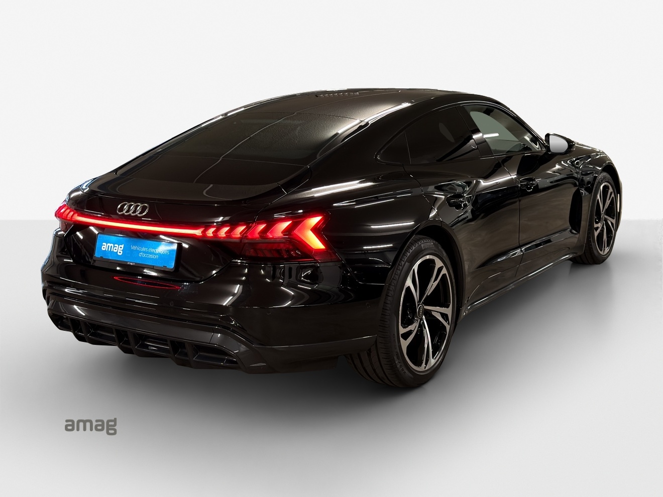 AUDI e-tron GT quattro-image-4