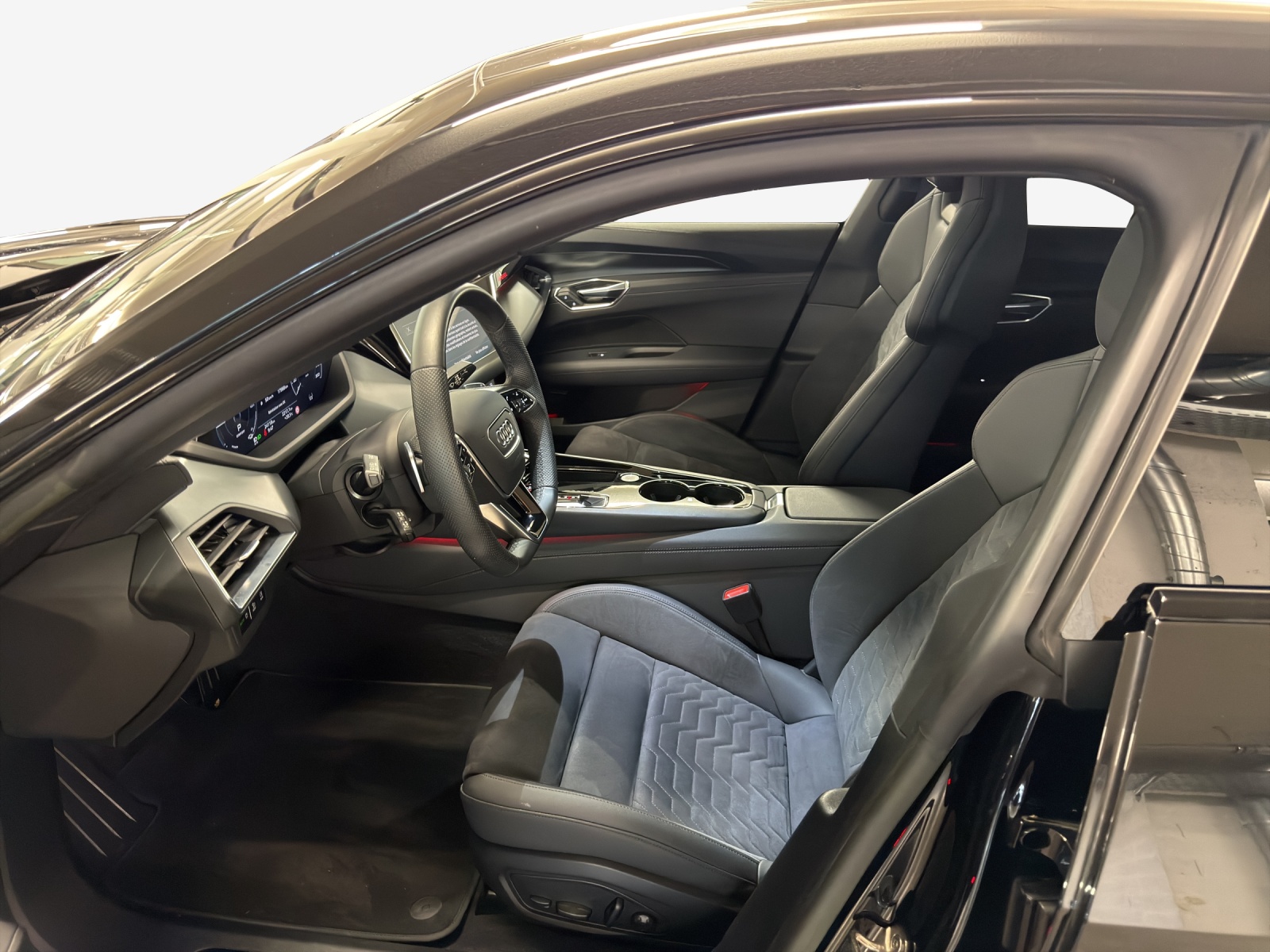 AUDI e-tron GT quattro-image-7