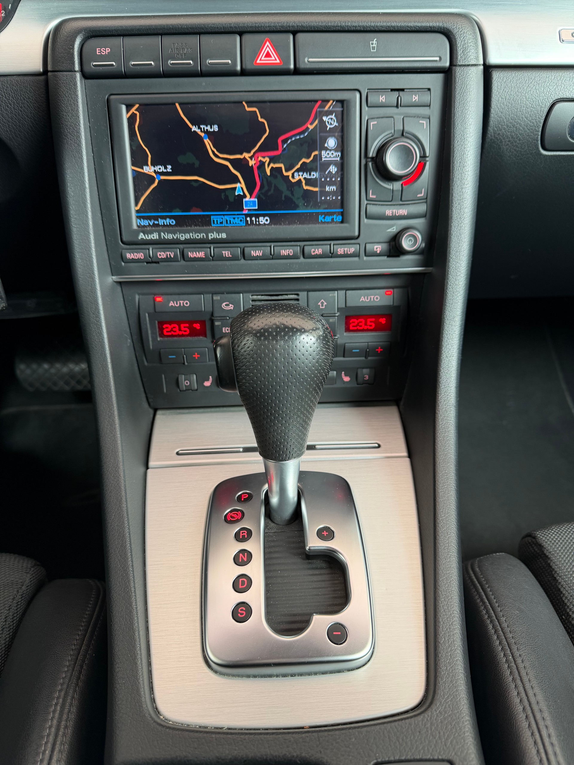 AUDI A4 Avant 3.0 V6 TDI quattro-image-14
