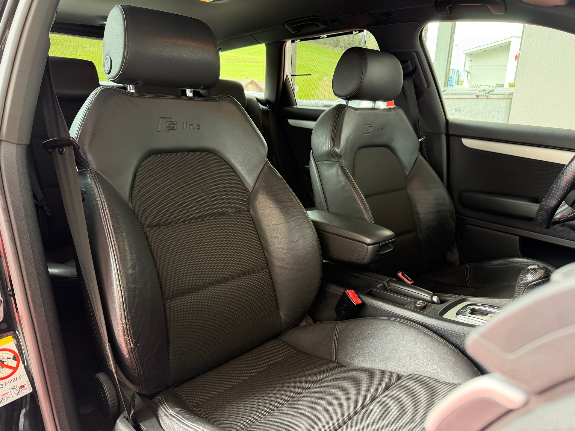 AUDI A4 Avant 3.0 V6 TDI quattro-image-13
