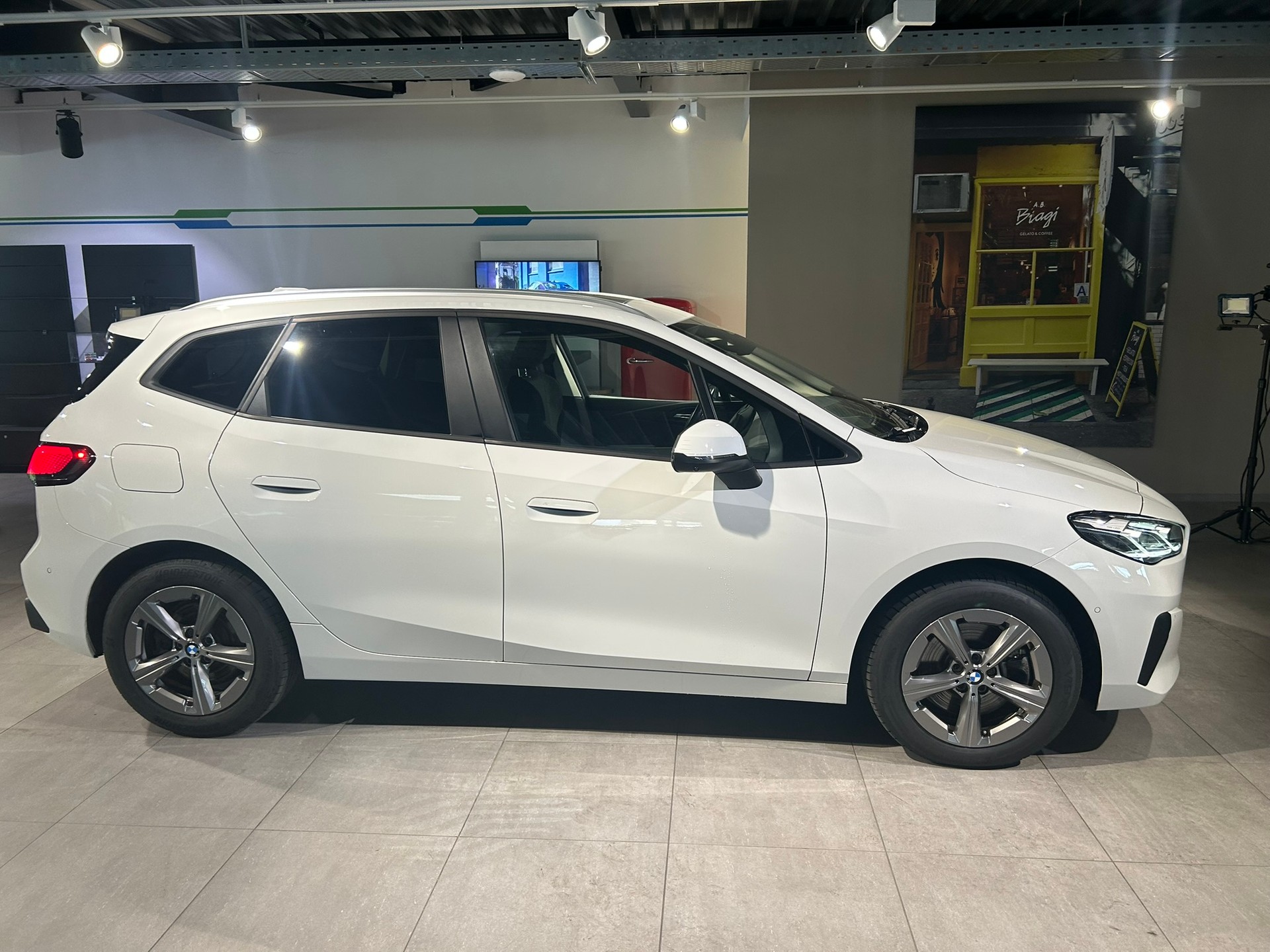 BMW 223d Active Tourer xDrive DKG-image-8