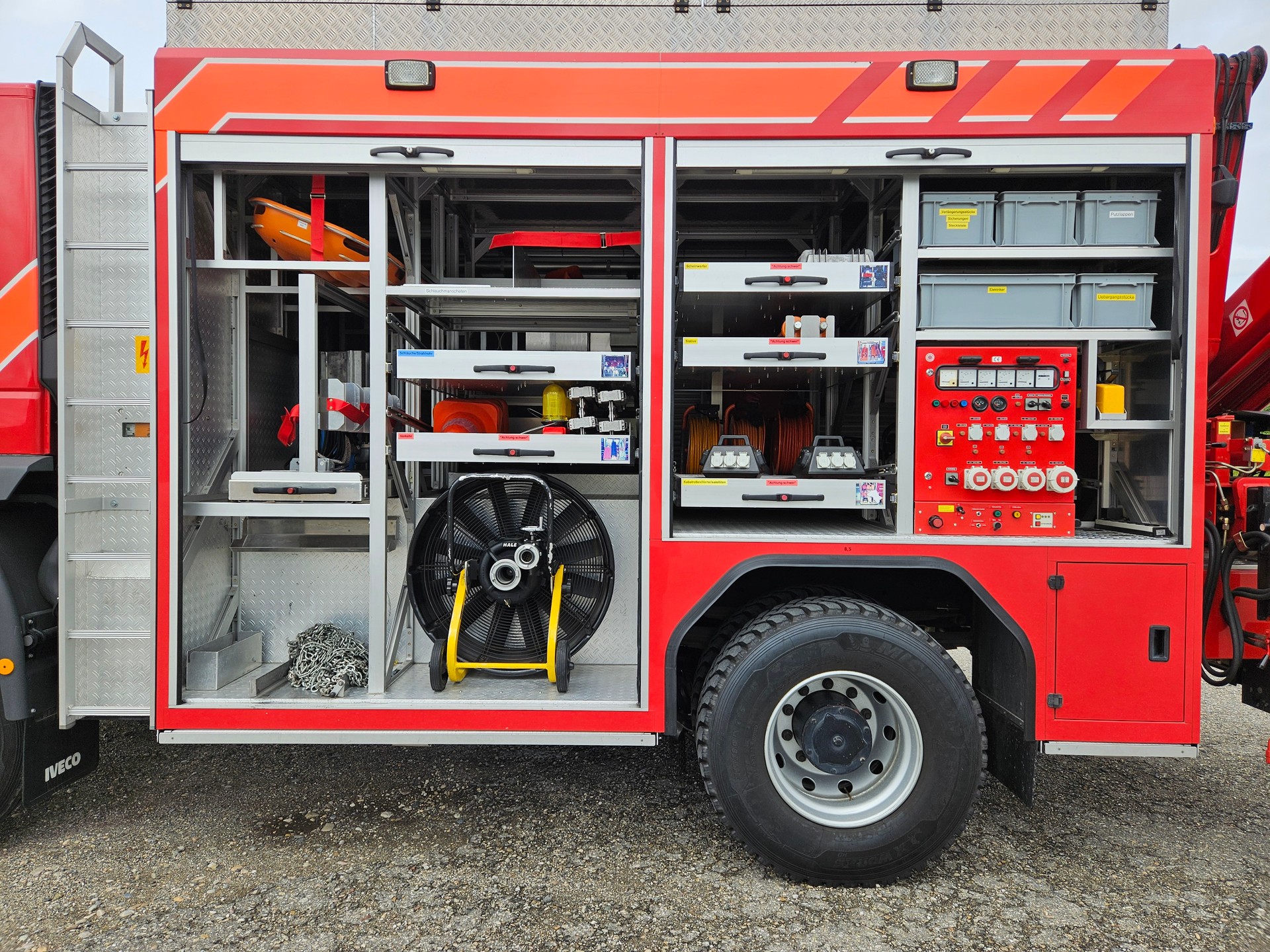IVECO 190E42 Feuerwehr Kran 4x4 Rüstwagen wie neu-image-4