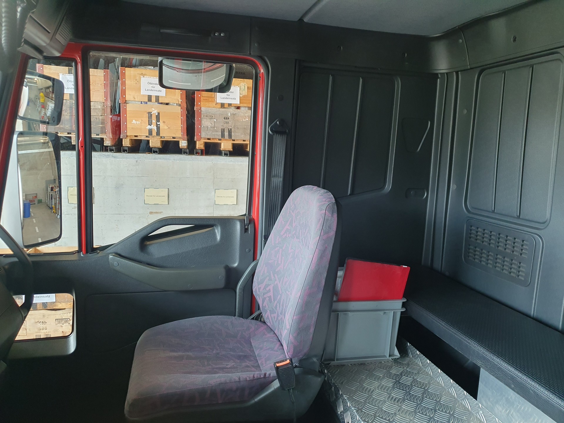 IVECO 190E42 Feuerwehr Kran 4x4 Rüstwagen wie neu-image-3