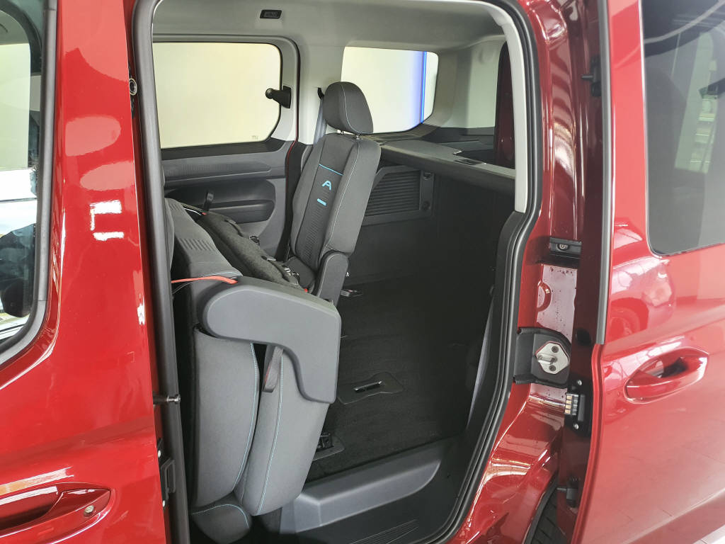 FORD TOURNEO Connect 1.5 EcoBoost 150 Active PHEV-image-12