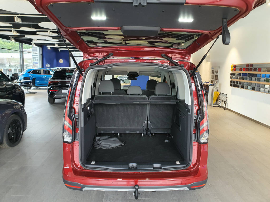 FORD TOURNEO Connect 1.5 EcoBoost 150 Active PHEV-image-13