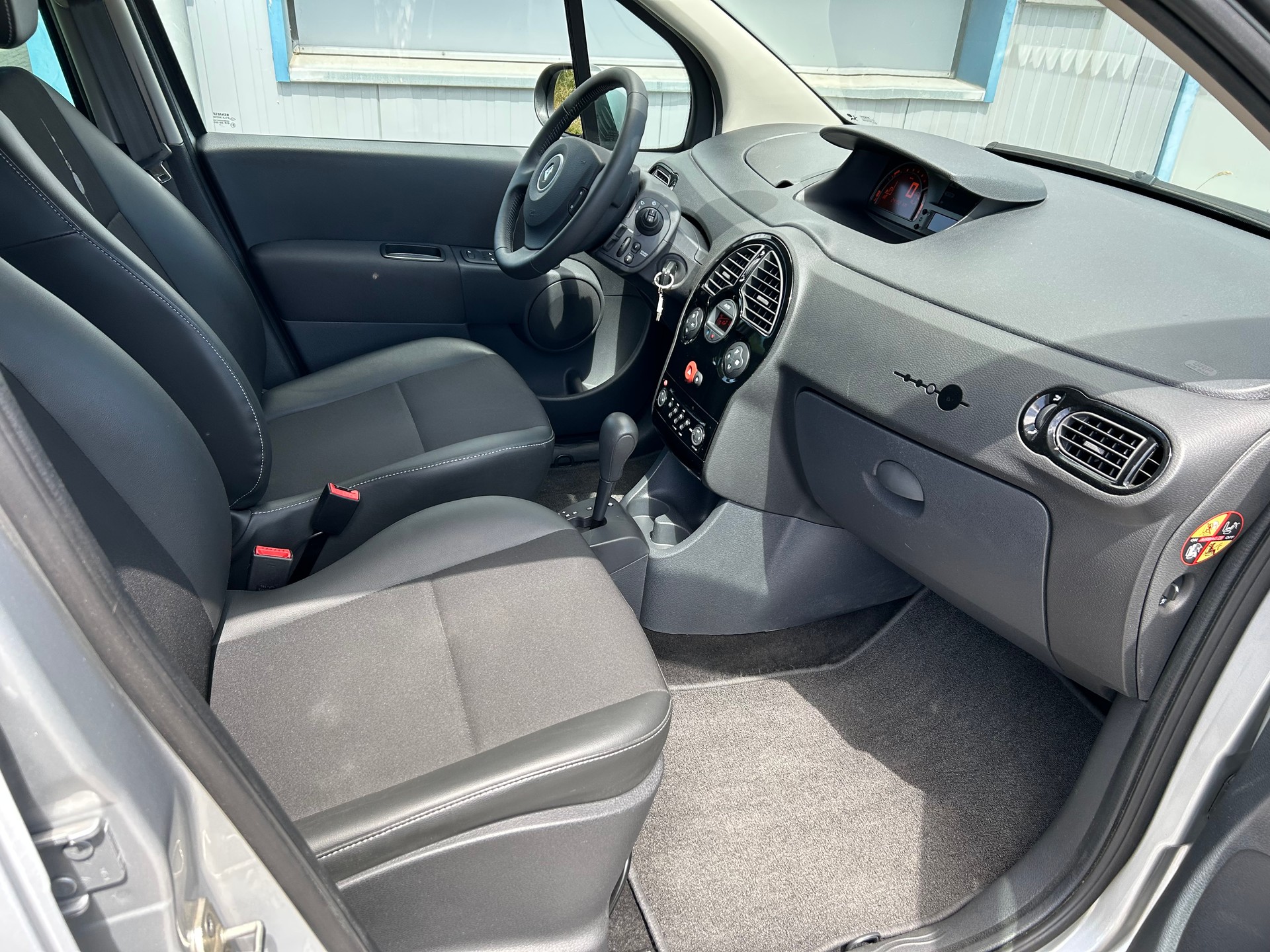 RENAULT Modus 1.6 16V Night&Day Automatic-image-7