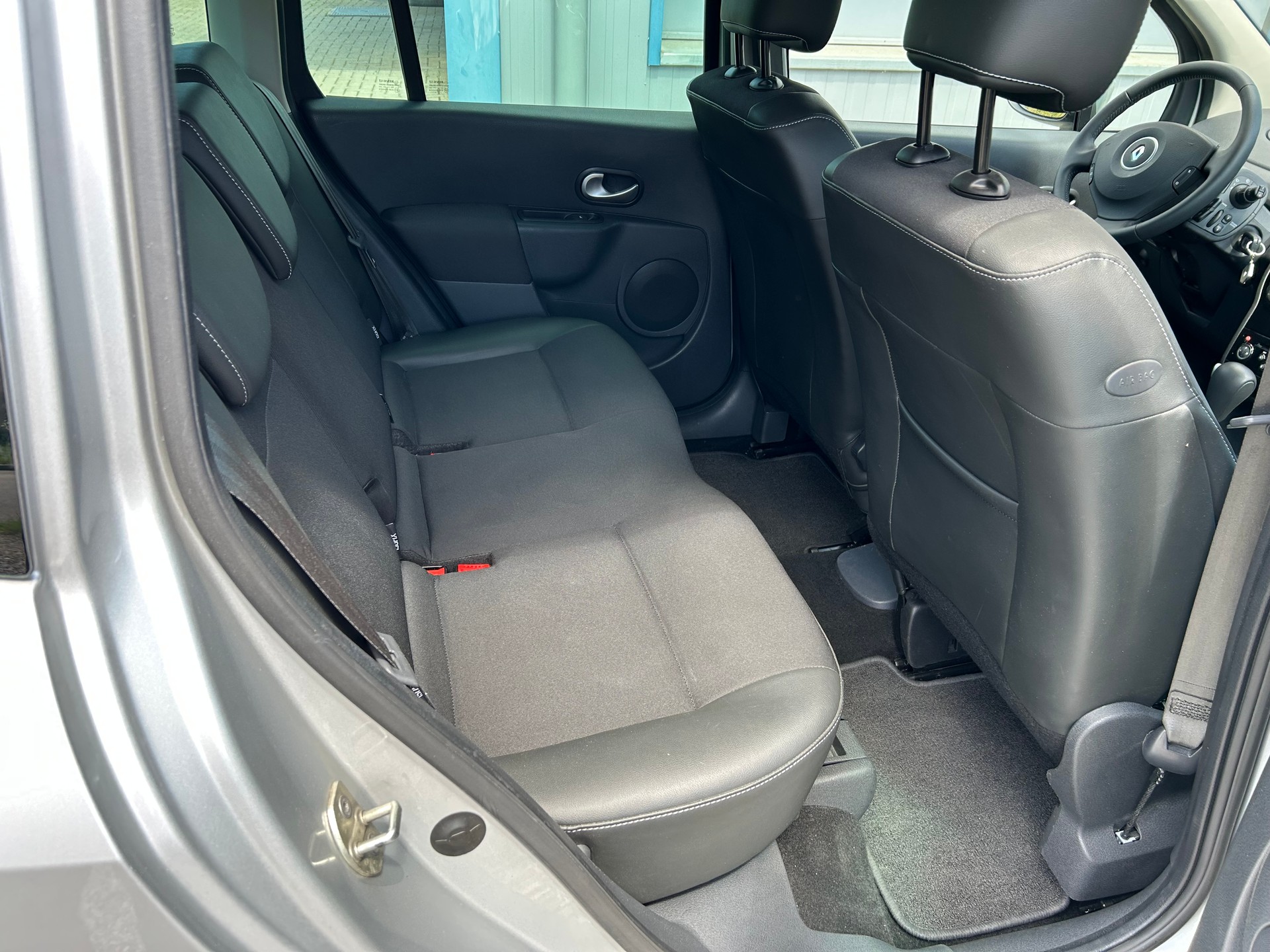 RENAULT Modus 1.6 16V Night&Day Automatic-image-8