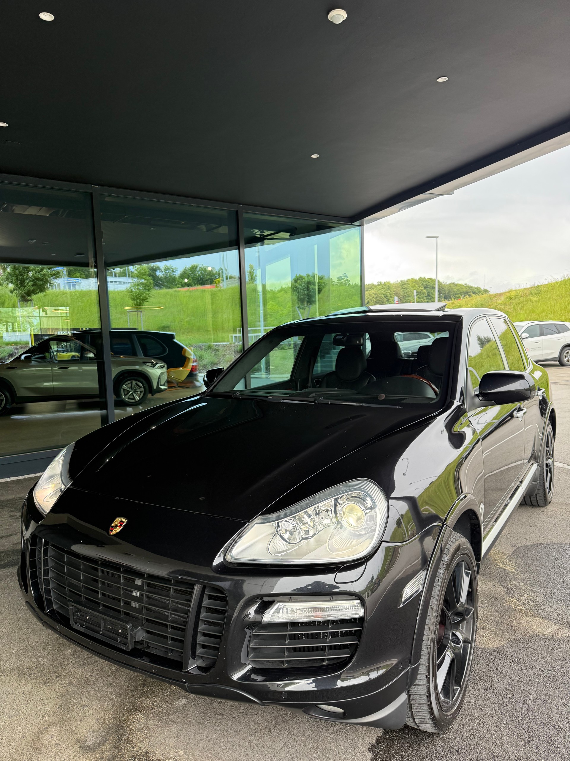 PORSCHE 4.8 V8 Turbo-image-3