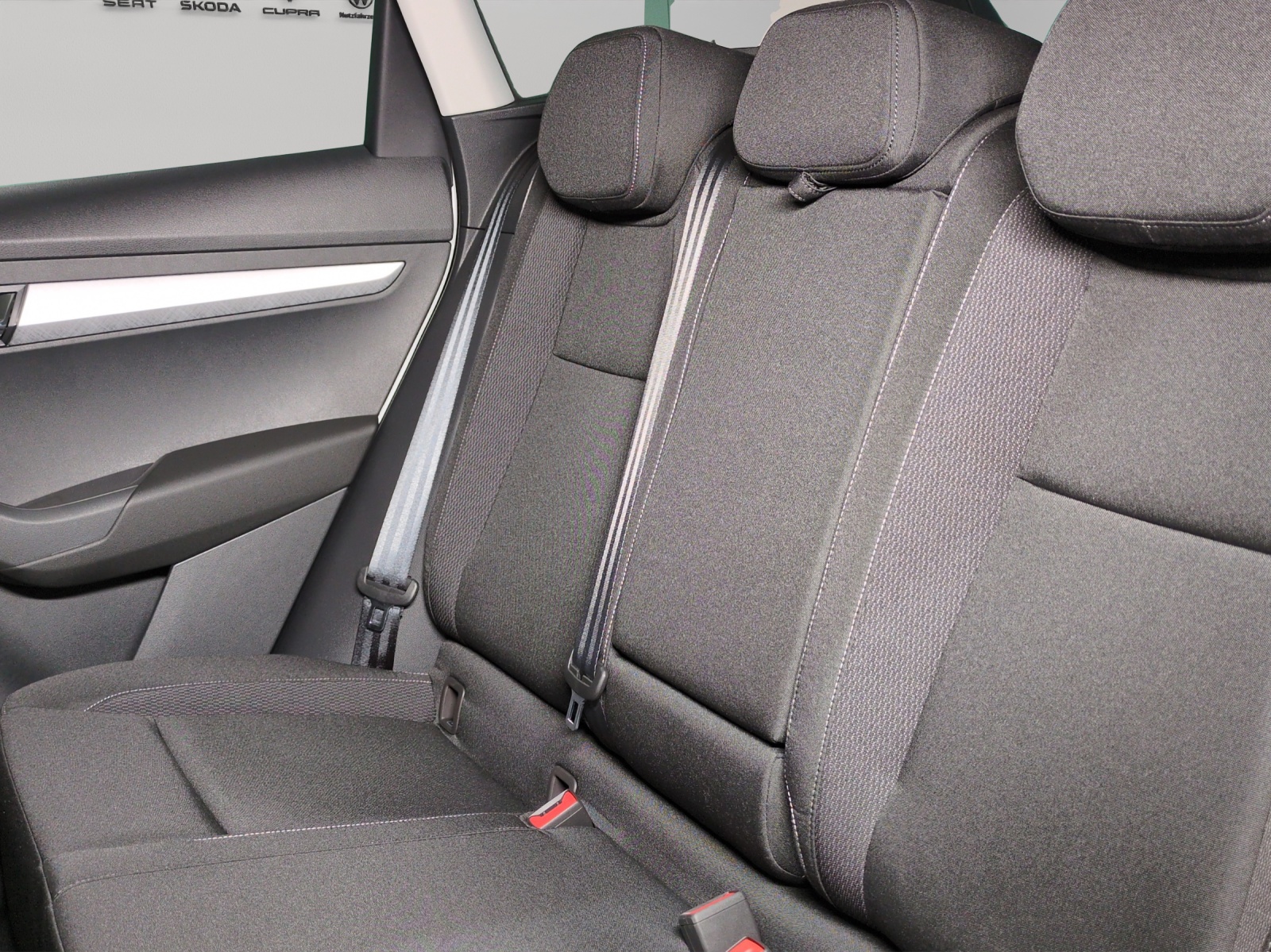SKODA Karoq 2.0 TDI CR Selection 4x4 DSG-image-8