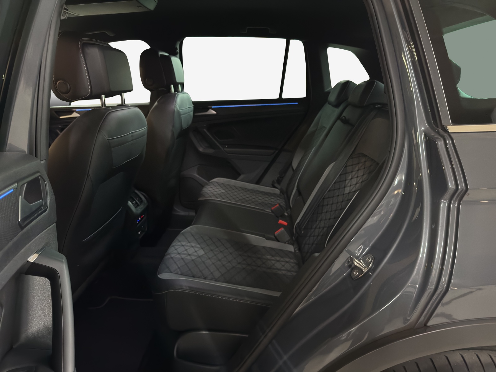 VW Tiguan 2.0 TDI SCR R-Line 4Motion DSG-image-11