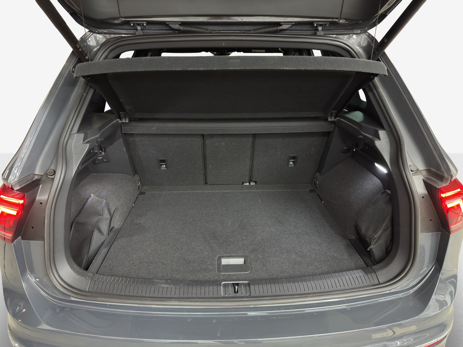VW Tiguan 2.0 TDI SCR R-Line 4Motion DSG-image-12