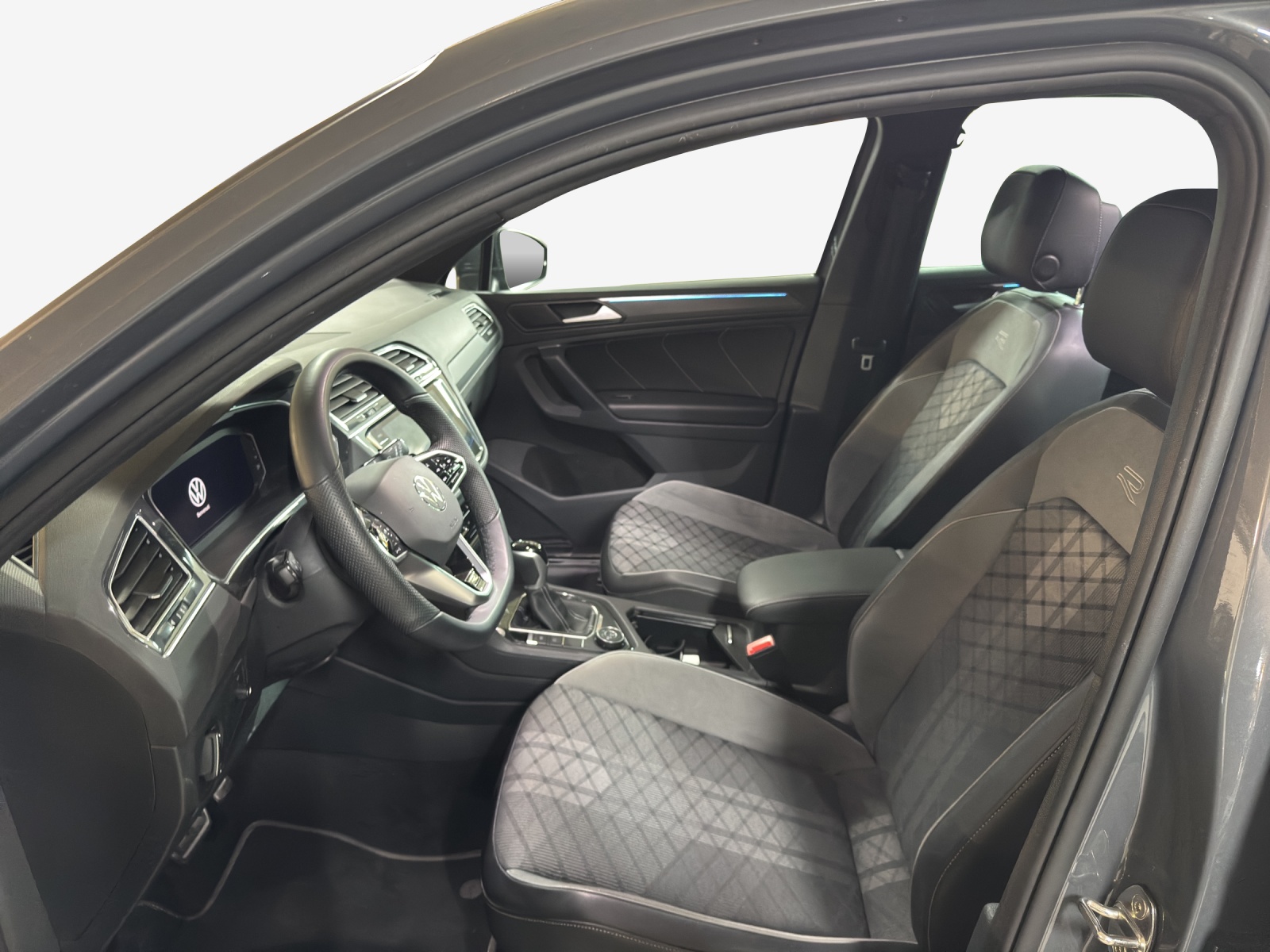 VW Tiguan 2.0 TDI SCR R-Line 4Motion DSG-image-7