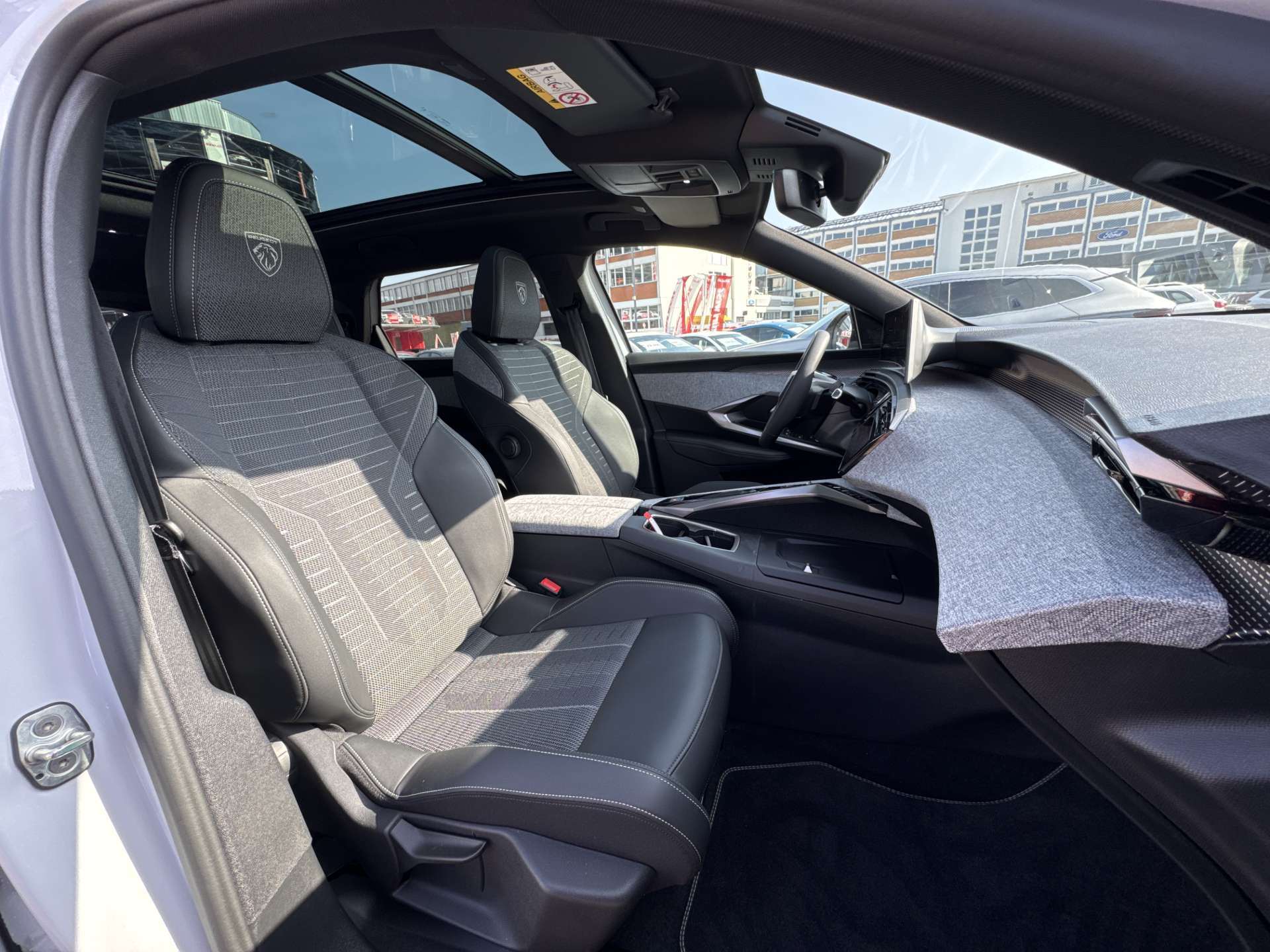 PEUGEOT 5008 145 Hybrid GT 7-Plätzer e-DCS-Automat-image-12