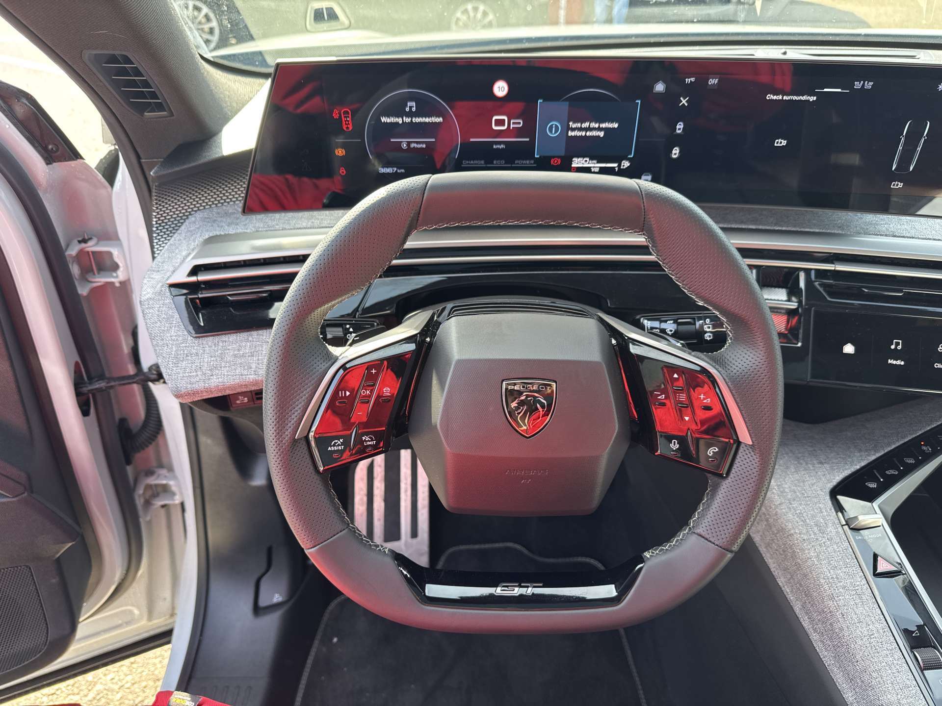 PEUGEOT 5008 145 Hybrid GT 7-Plätzer e-DCS-Automat-image-15
