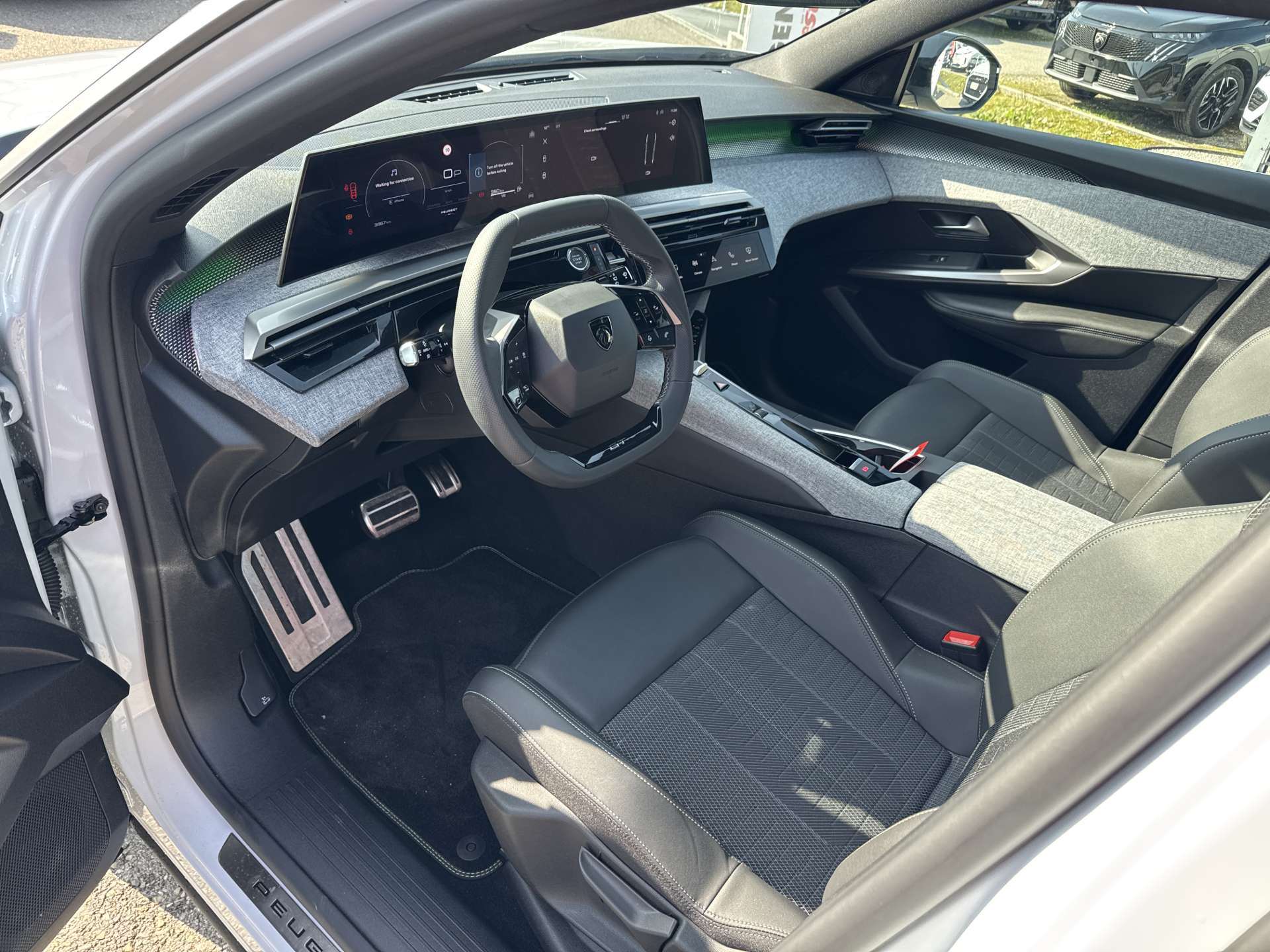 PEUGEOT 5008 145 Hybrid GT 7-Plätzer e-DCS-Automat-image-5