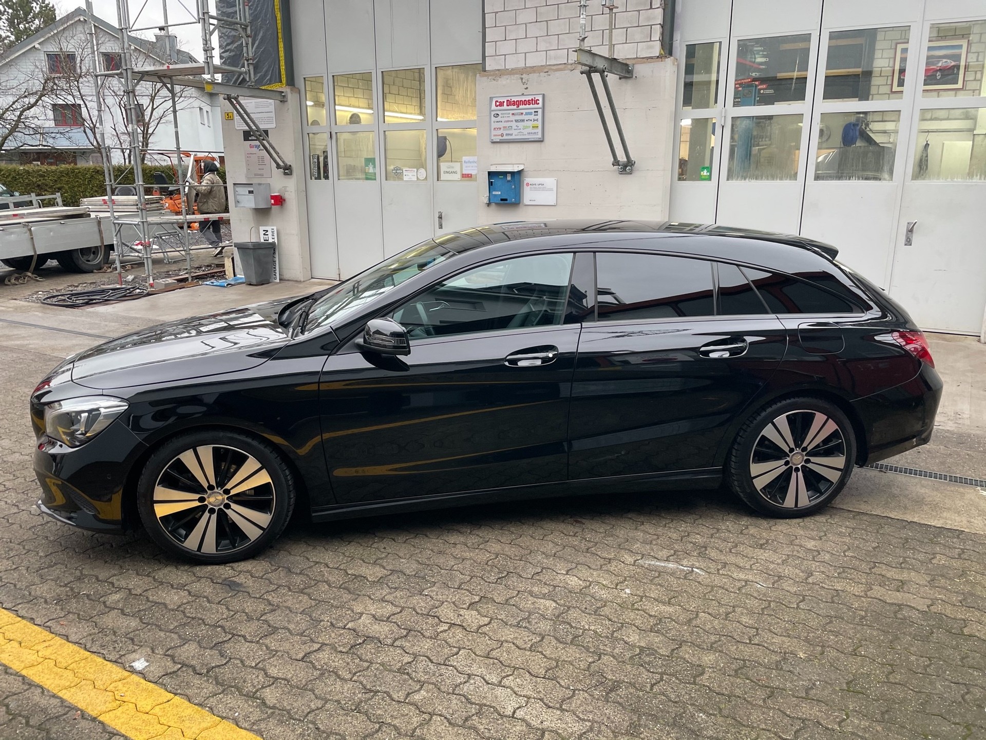 MERCEDES-BENZ CLA 200 Shooting Brake Night Star 7G-DCT-image-4