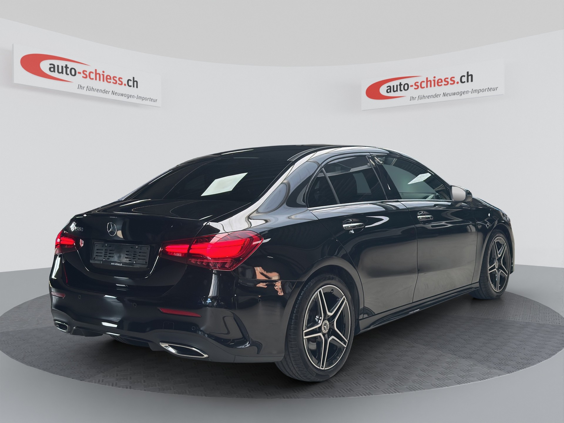 MERCEDES-BENZ A 200 7G-DCT AMG Line Night-image-4