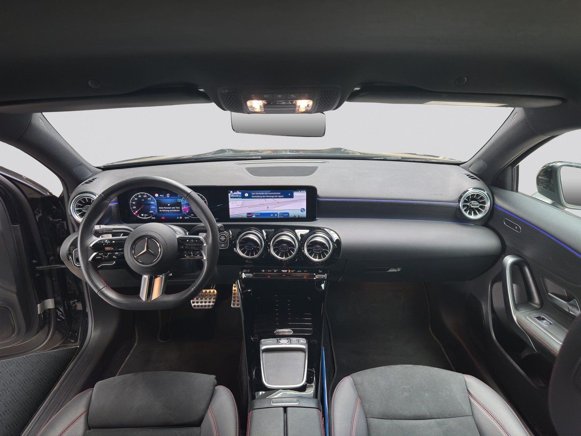 MERCEDES-BENZ A 200 7G-DCT AMG Line Night-image-13