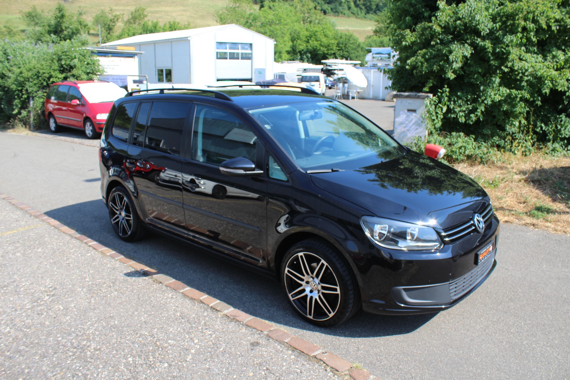 VW Touran 1,6 Blue Motion DSG-image-1