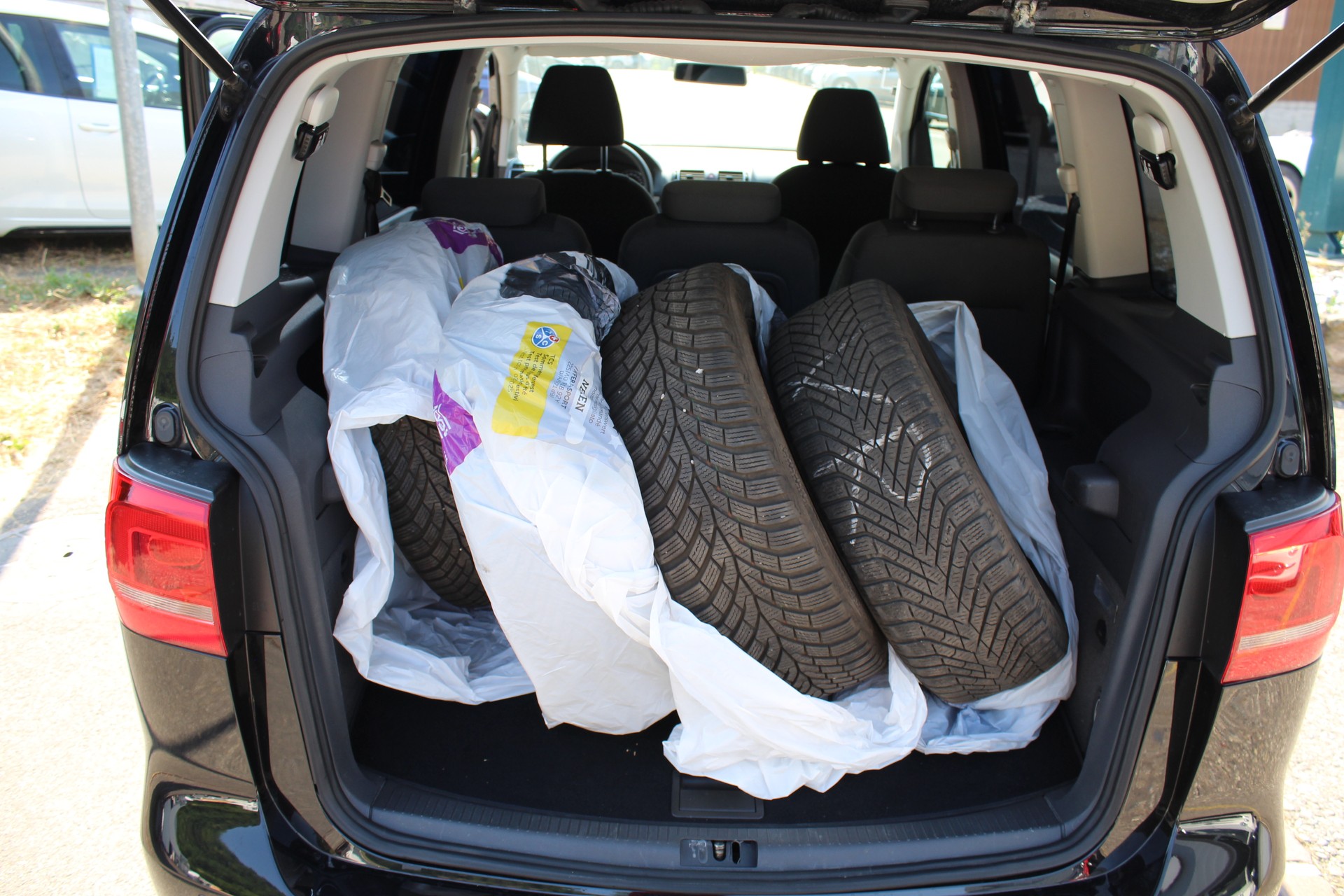 VW Touran 1,6 Blue Motion DSG-image-8