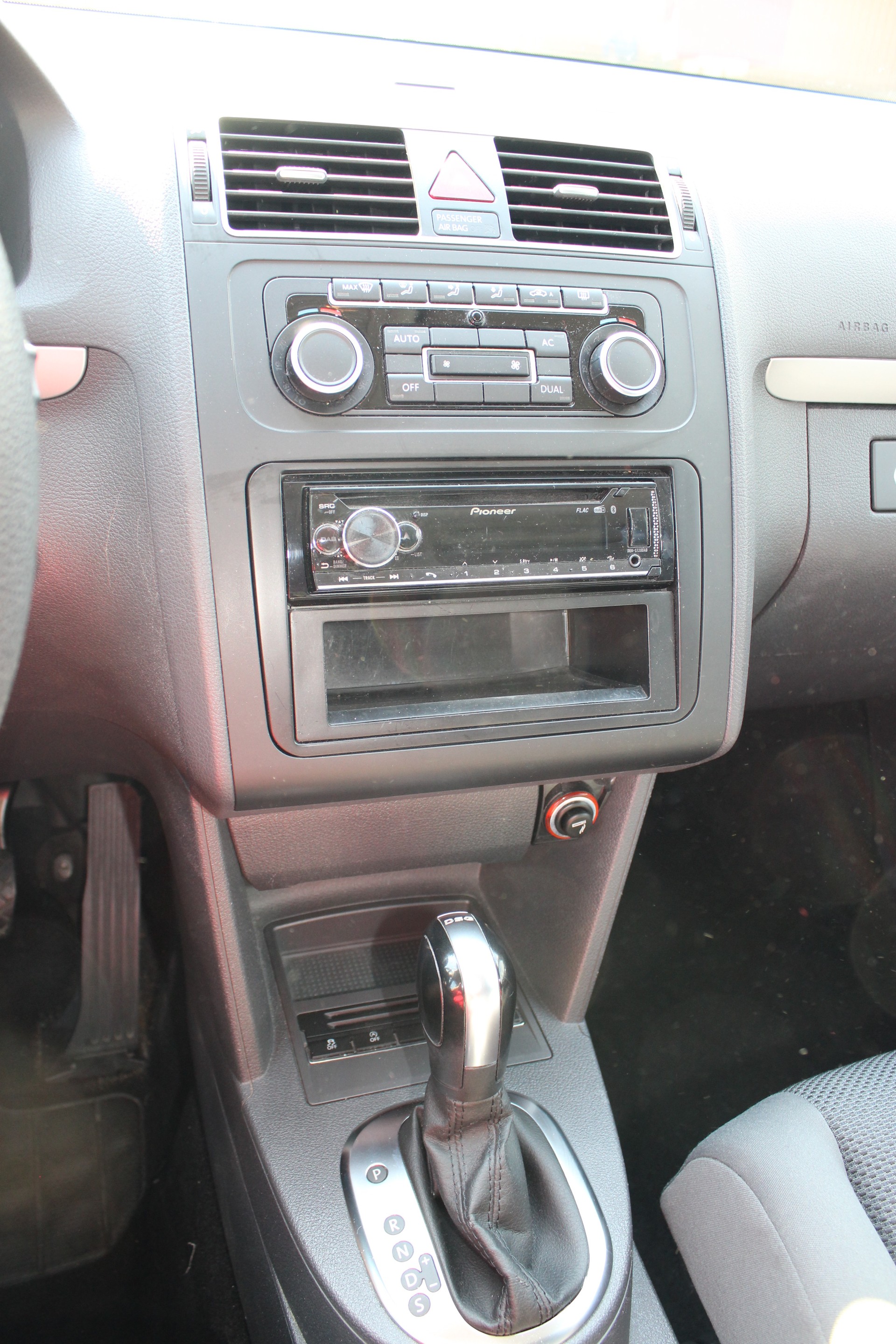 VW Touran 1,6 Blue Motion DSG-image-5