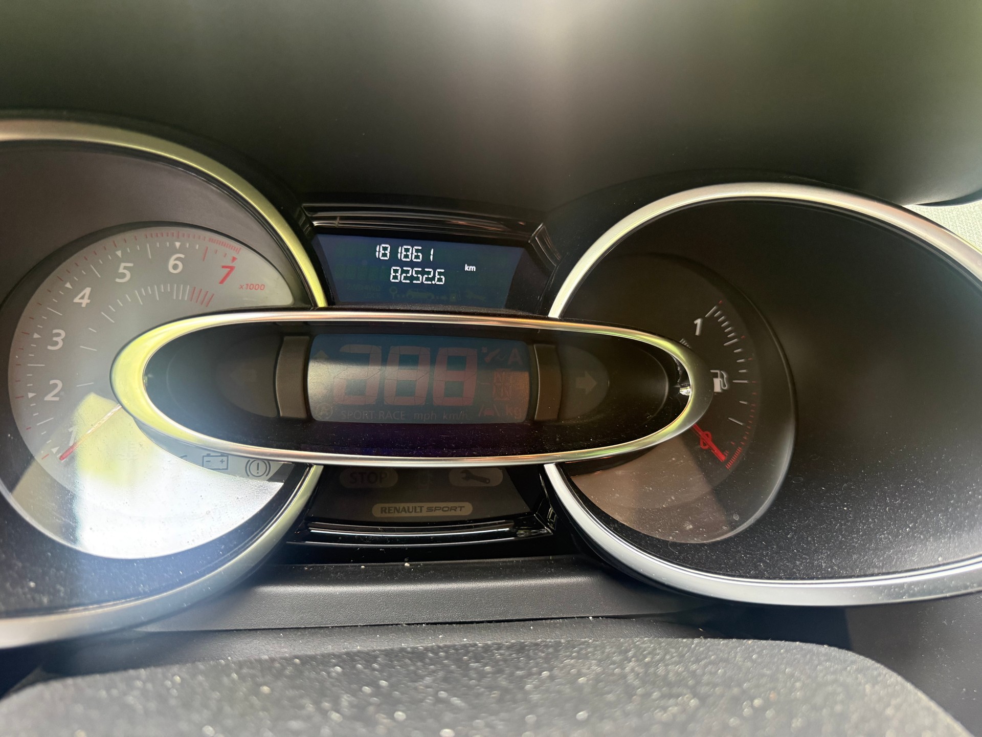 RENAULT Clio 1.6 T RS 200 EDC-image-9