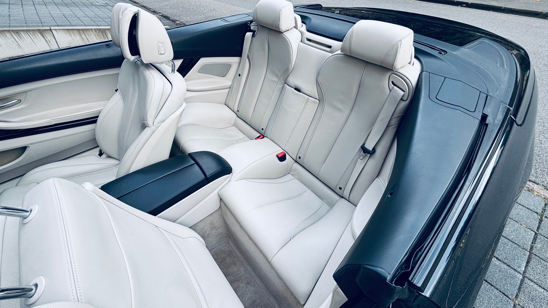 BMW 640i Cabrio xDrive-image-11