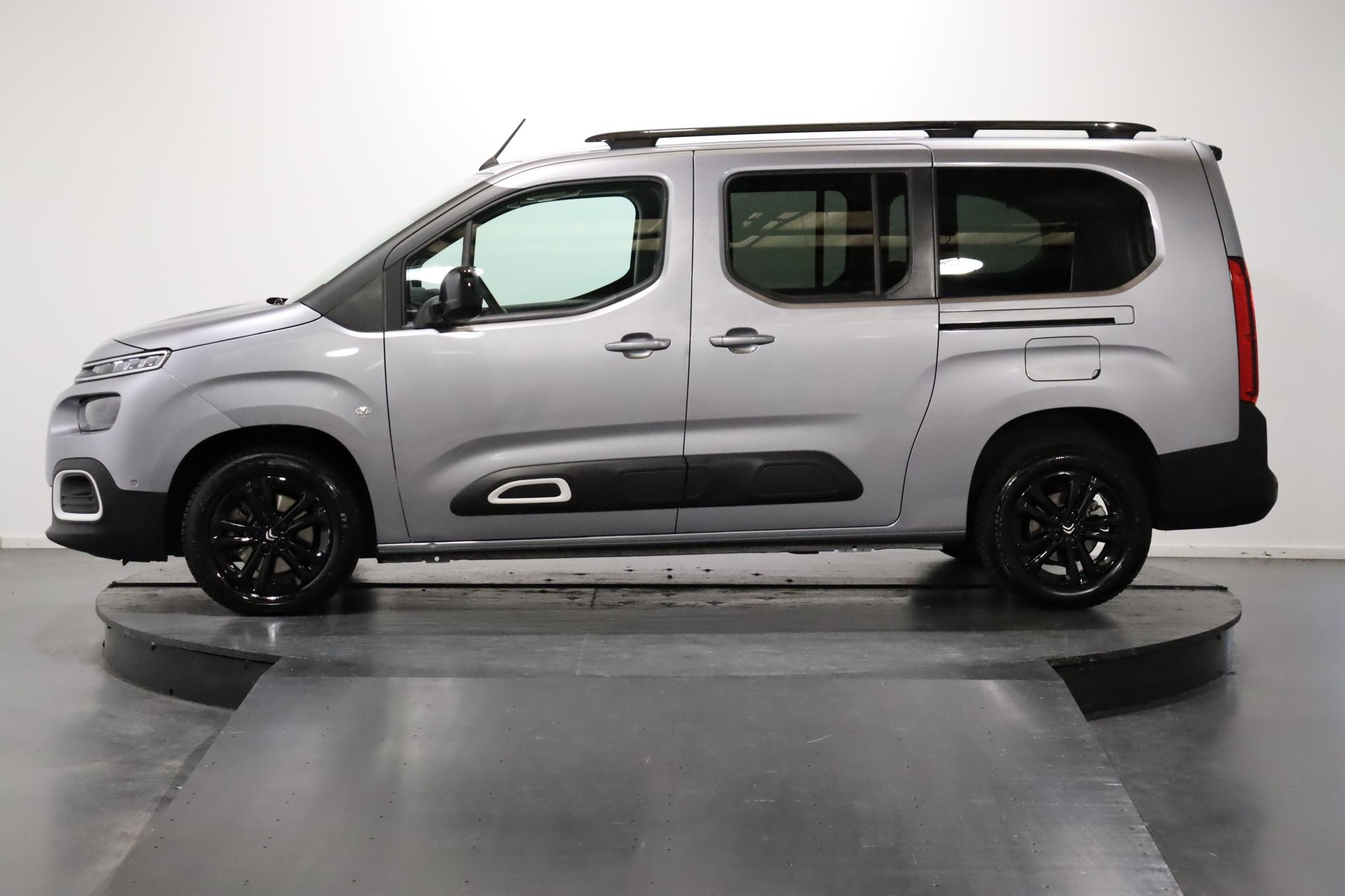 CITROEN Berlingo XL 1.5 BlueHDi 130 Shine-image-1