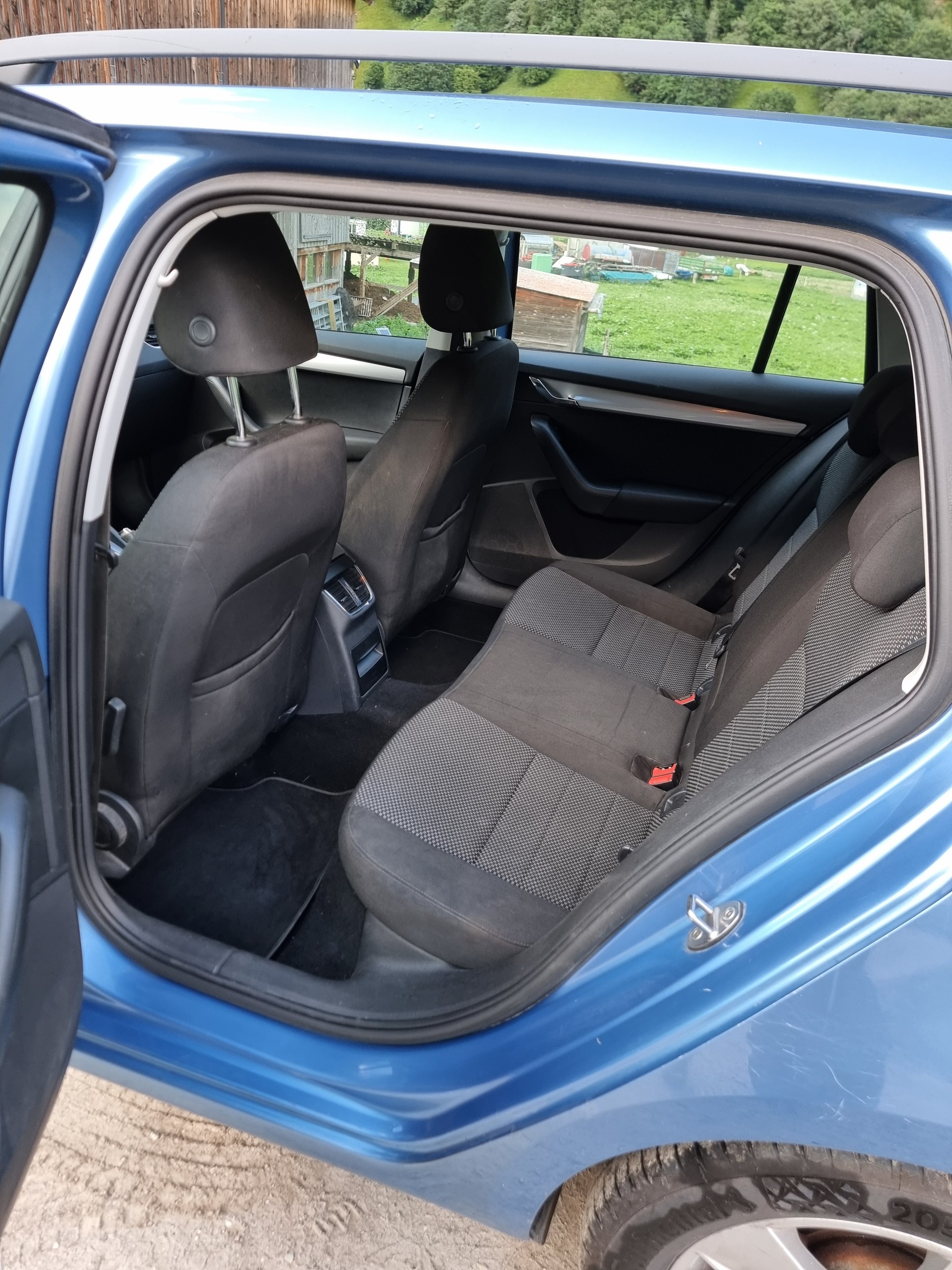 SKODA 1.6 TDI 110 Ambition 4x4-image-4