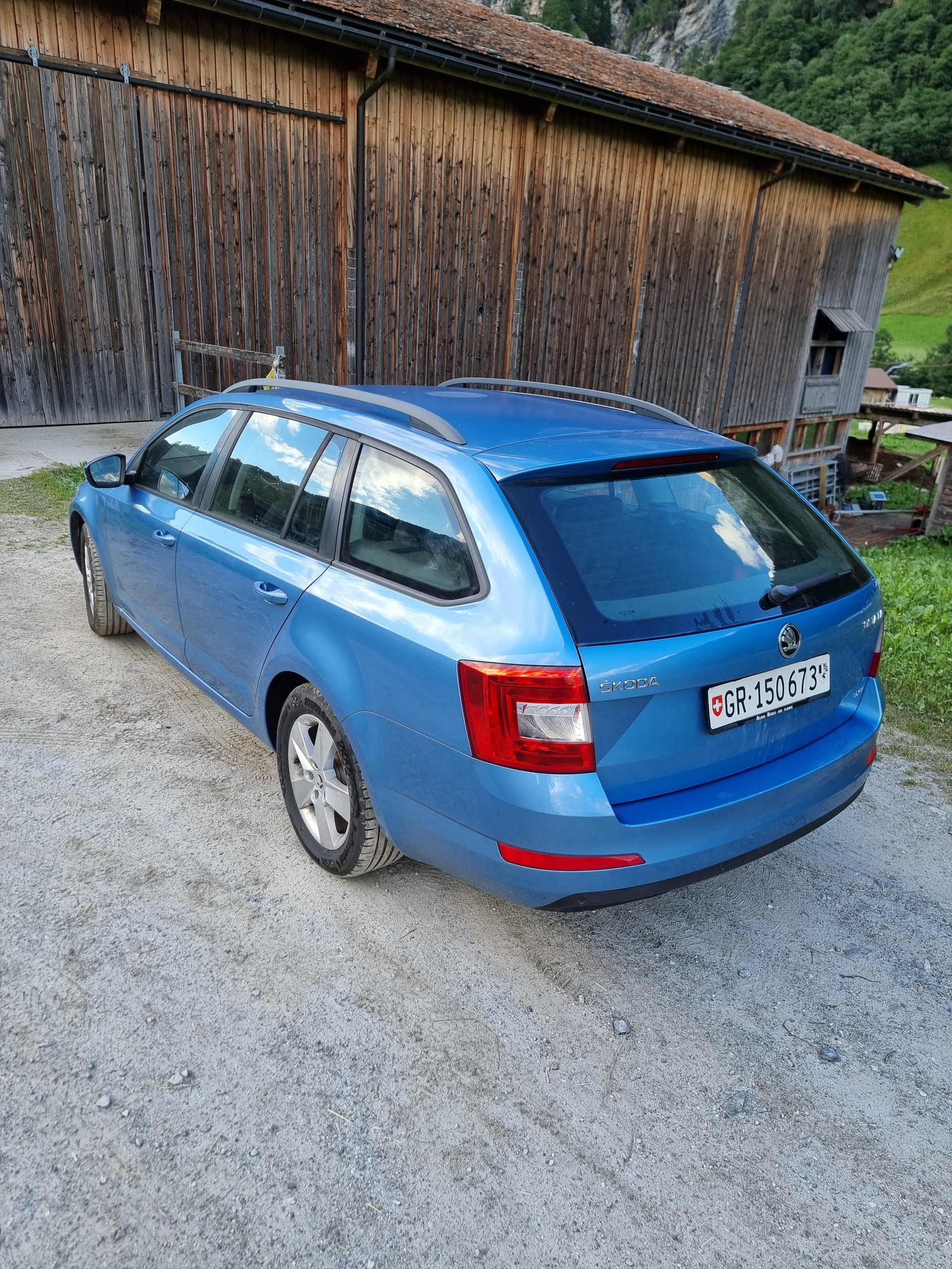 SKODA 1.6 TDI 110 Ambition 4x4-image-1