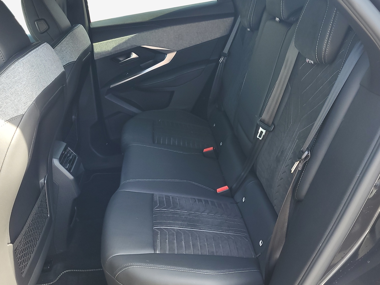 PEUGEOT 3008 145 e-DCS6 Hybrid GT-image-11