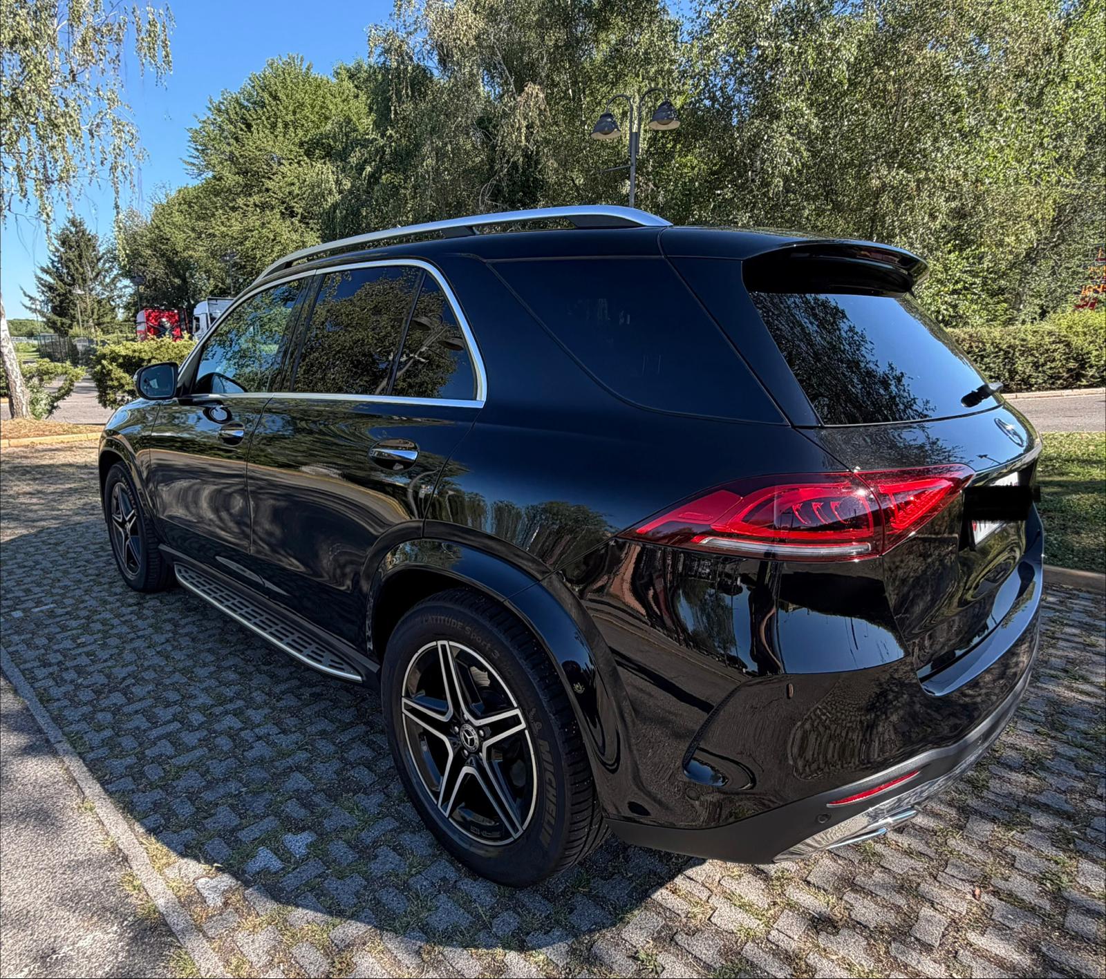MERCEDES-BENZ GLE 300-image-4
