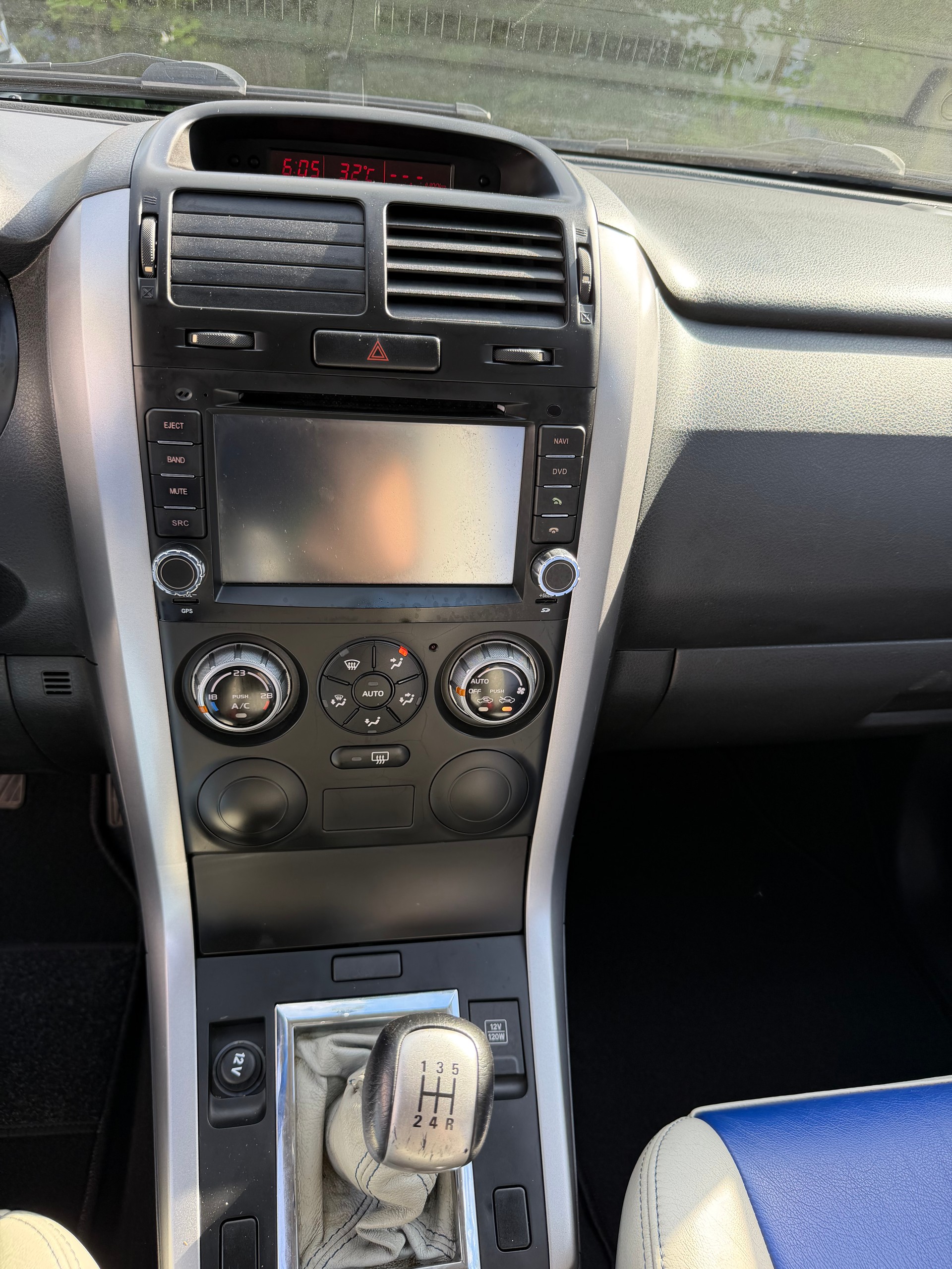 SUZUKI Grand Vitara 1.6 16V GL SWISS EDITION / FRISCH AB MFK. 8. 07. 2026 & SERVICE. ** 111000**KM-image-12