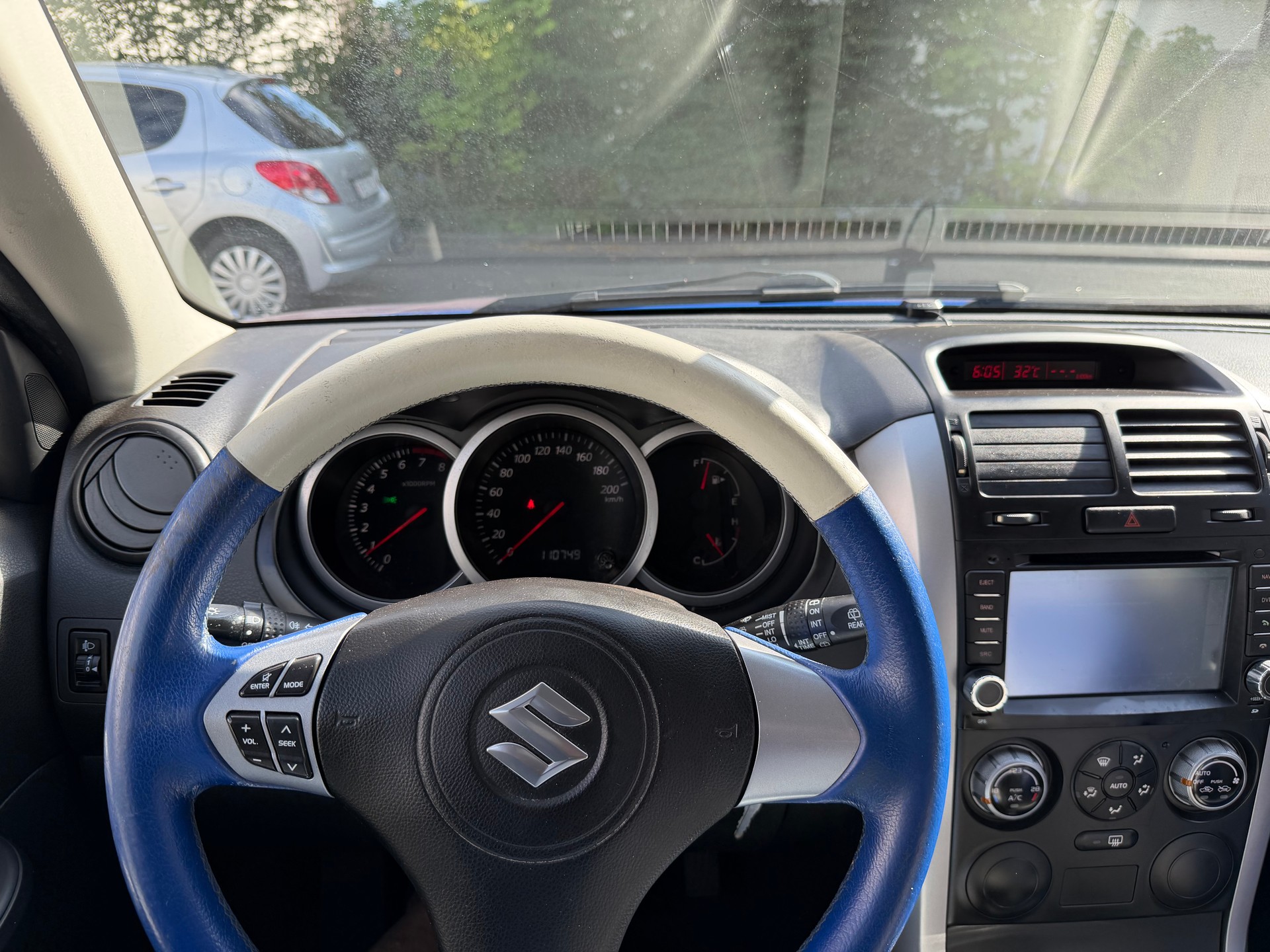 SUZUKI Grand Vitara 1.6 16V GL SWISS EDITION / FRISCH AB MFK. 8. 07. 2026 & SERVICE. ** 111000**KM-image-13