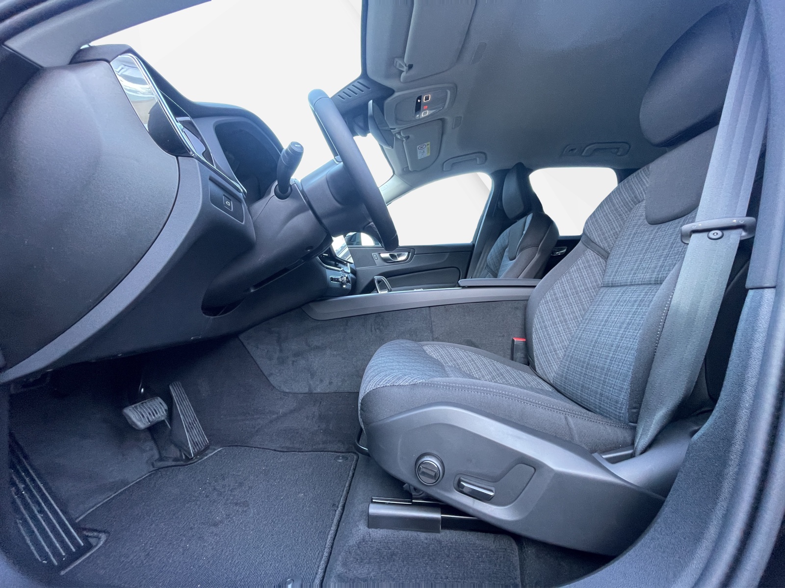 VOLVO XC60 2.0 B5 MH Core AWD-image-9