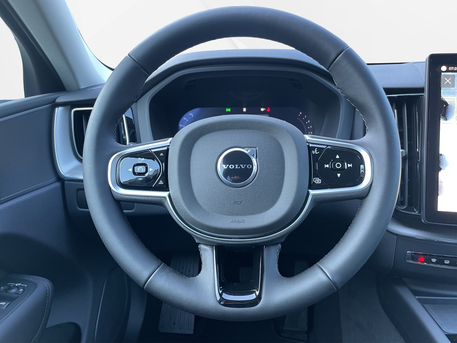 VOLVO XC60 2.0 B5 MH Core AWD-image-11