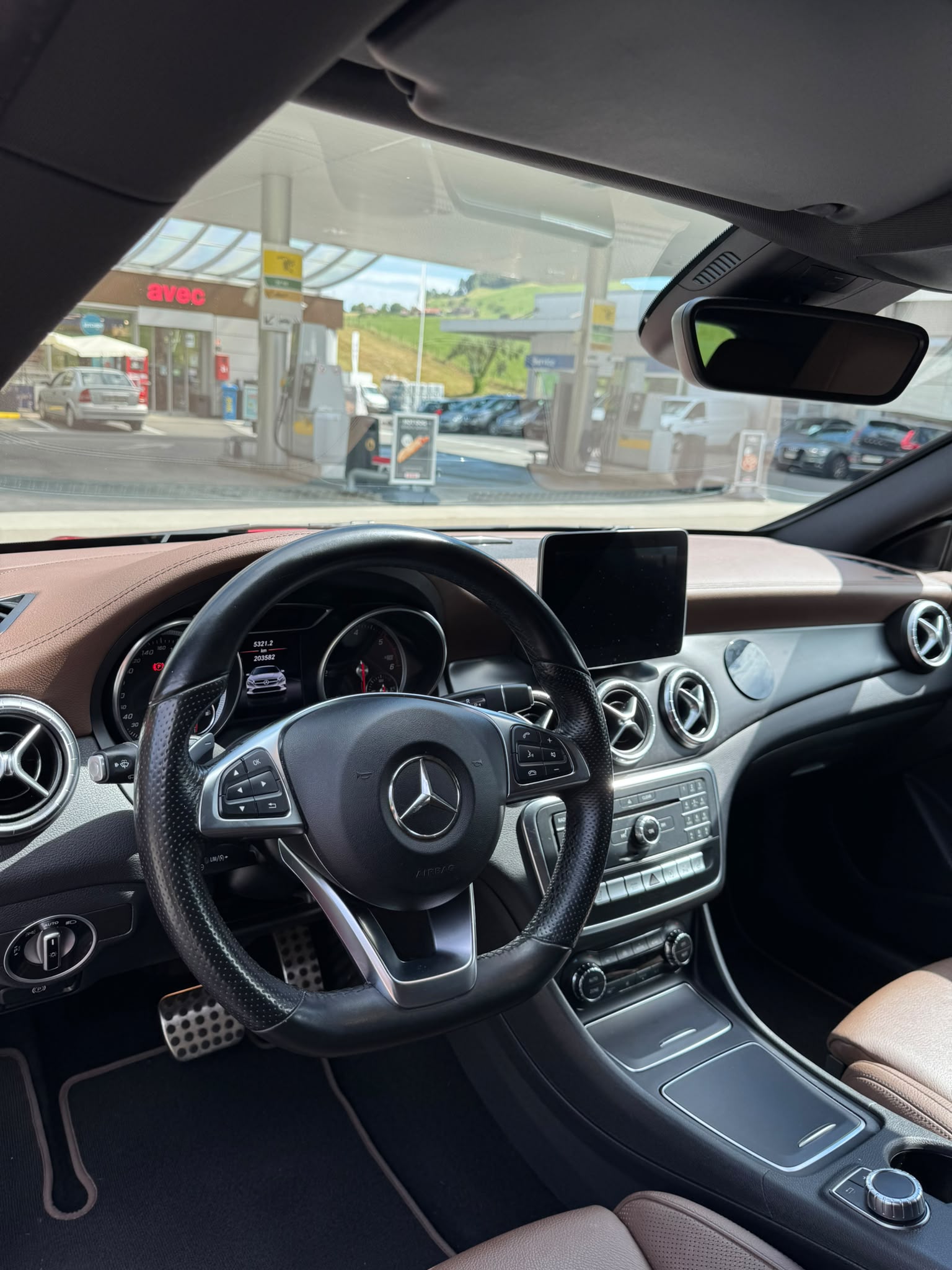 MERCEDES-BENZ CLA Shooting Brake 220 d AMG Line 7G-DCT-image-9