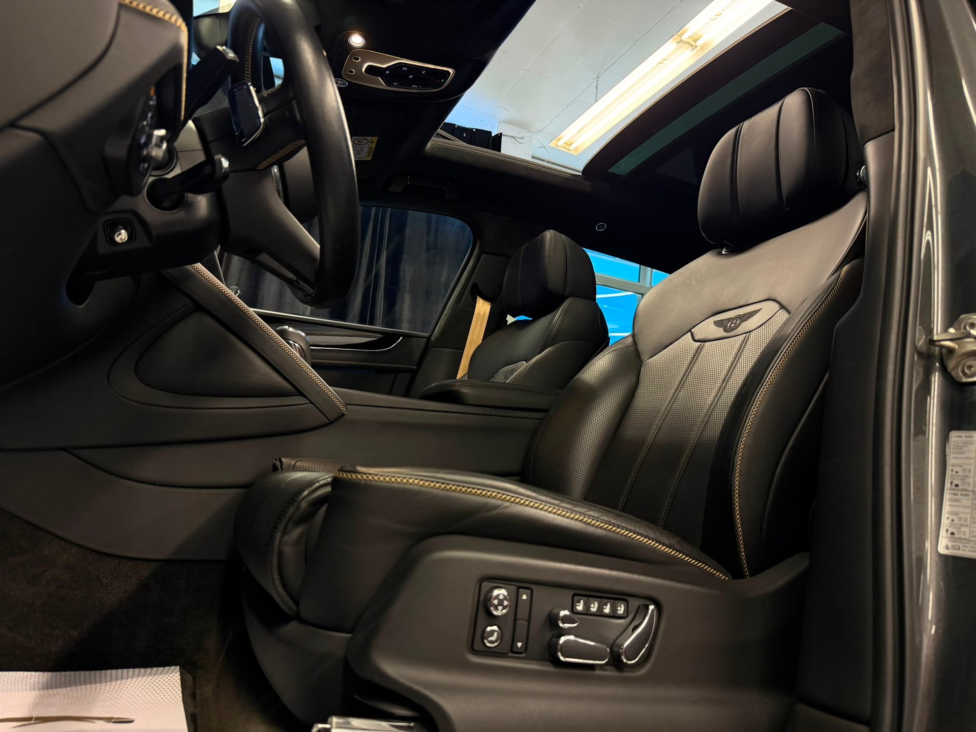BENTLEY Bentayga V8-image-13