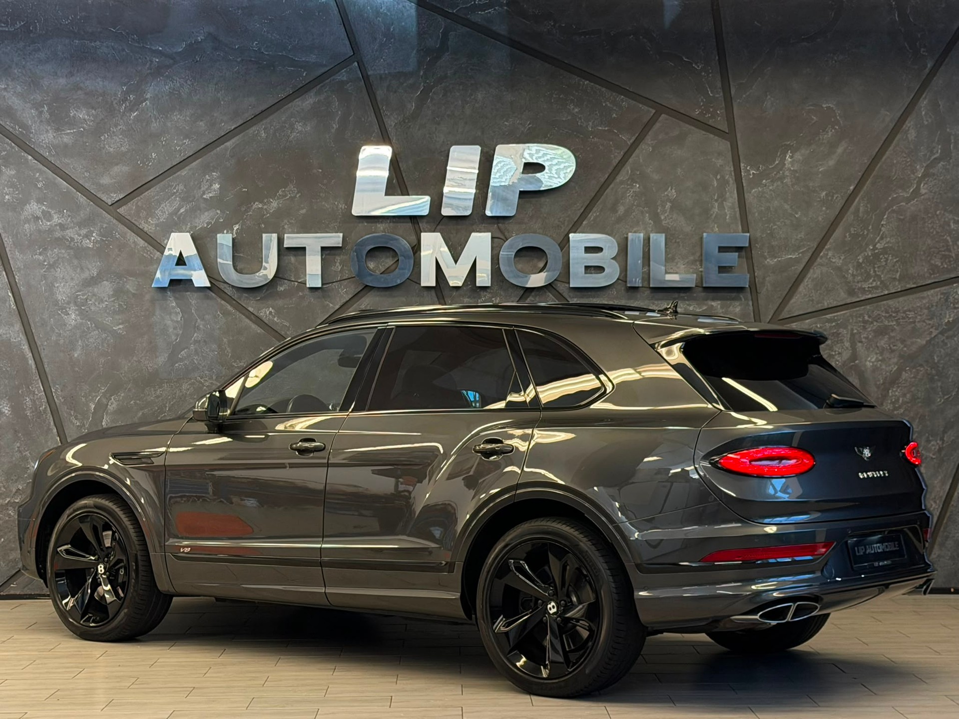 BENTLEY Bentayga V8-image-7