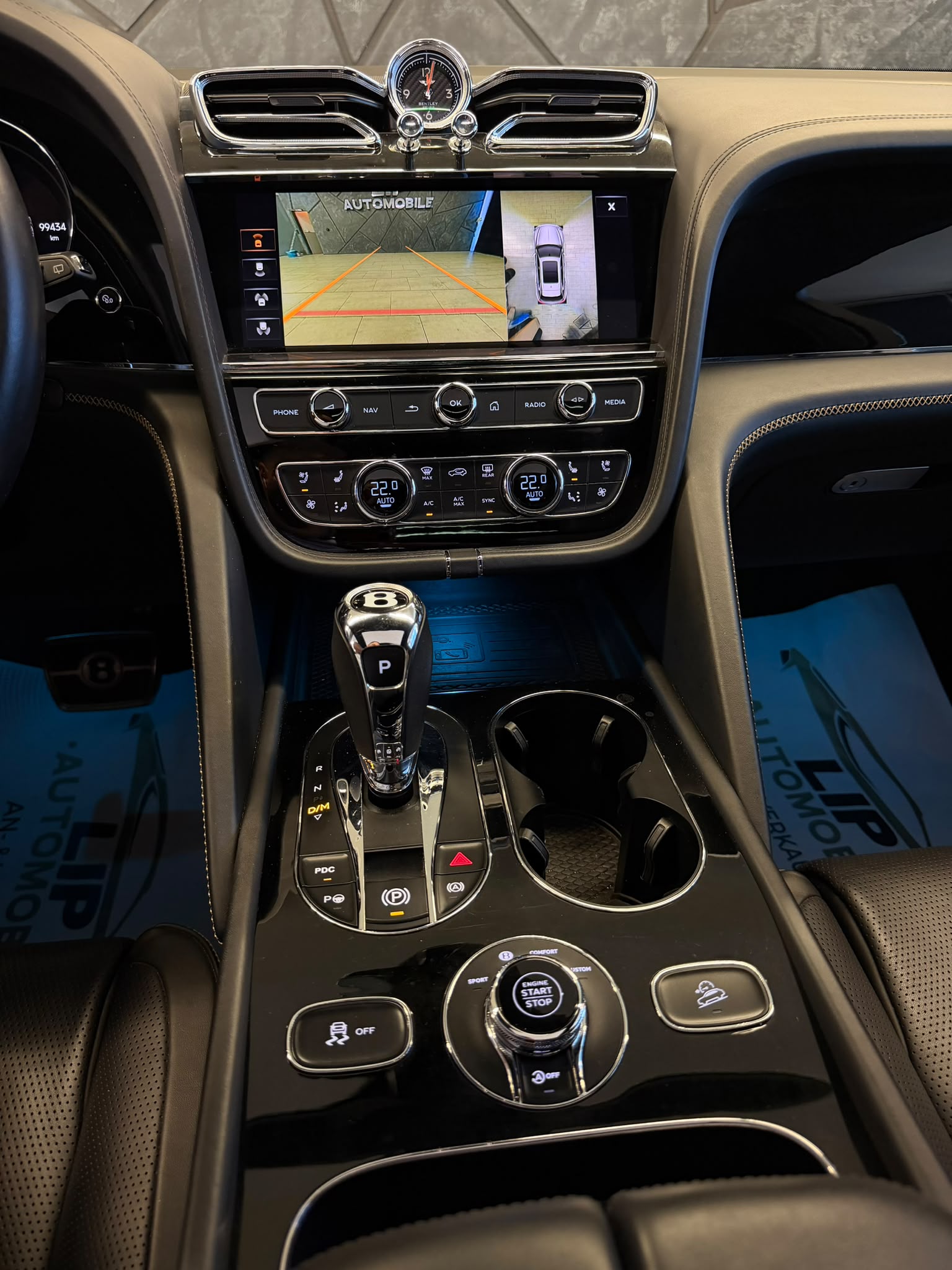 BENTLEY Bentayga V8-image-20