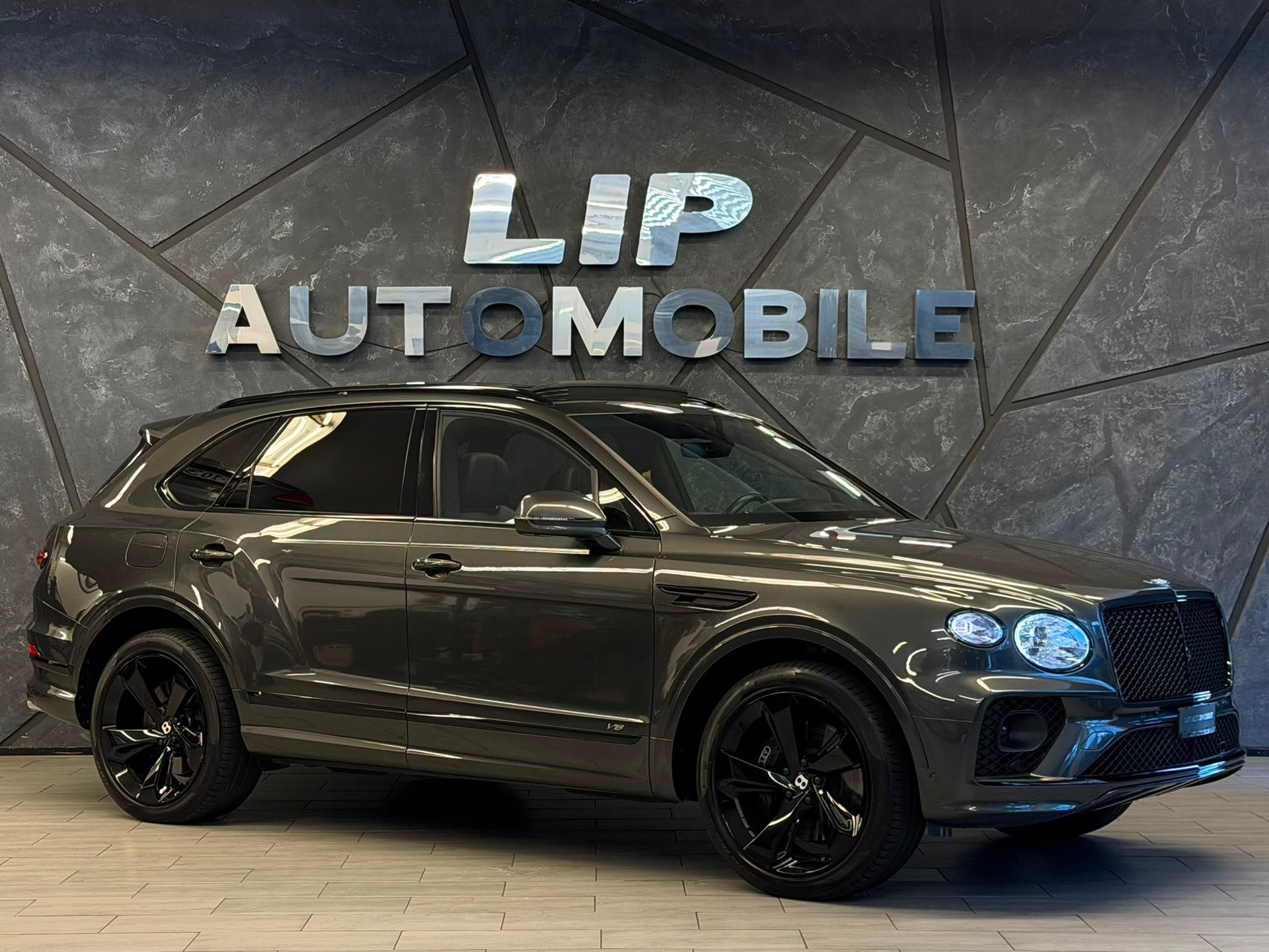 BENTLEY Bentayga V8-image-2