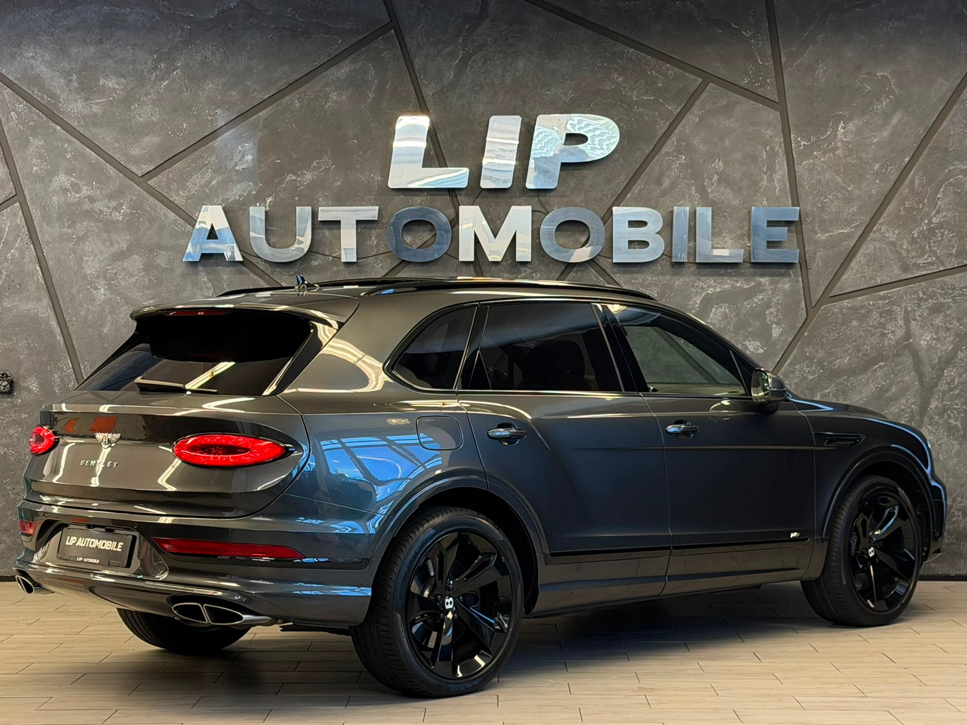 BENTLEY Bentayga V8-image-5