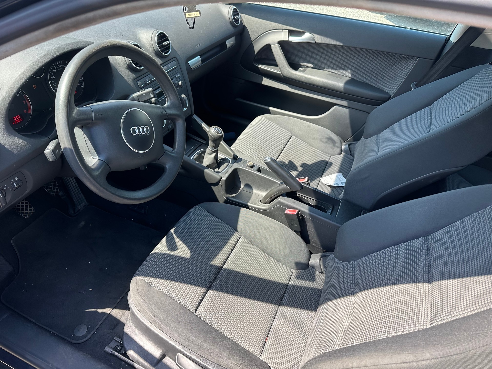 AUDI A3 2.0 FSI Attraction-image-1