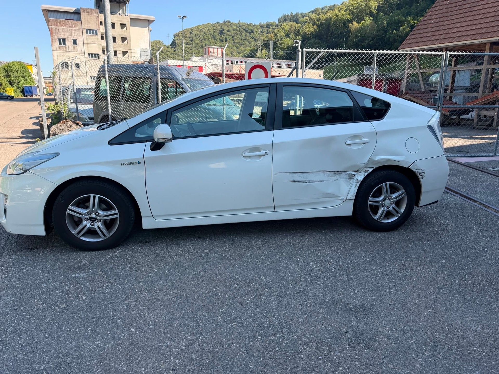 TOYOTA Prius 1.8 16V HSD Sol-image-3