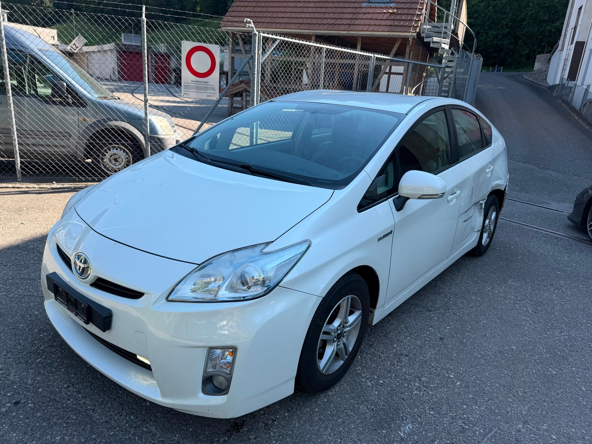 TOYOTA Prius 1.8 16V HSD Sol-image-1