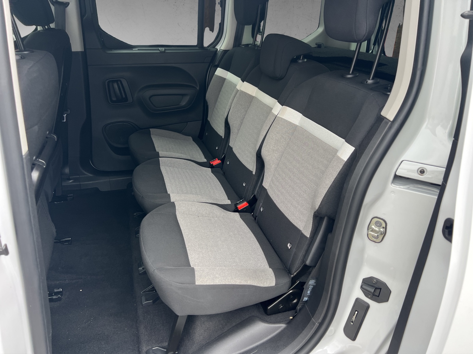 CITROEN Berlingo 1.5 BlueHDi Feel Pack EAT8-image-8